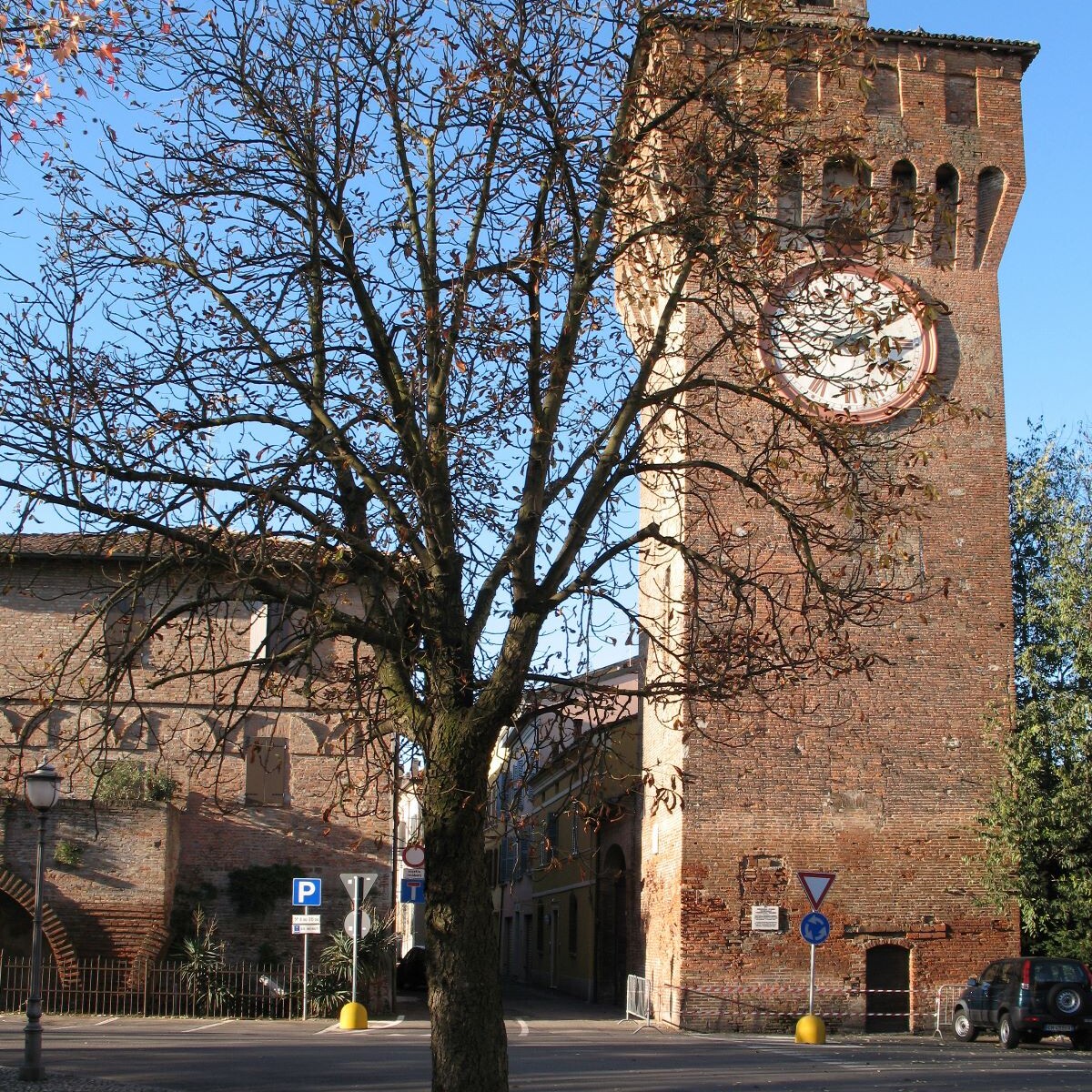 La Torre dei Modenesi prima del crollo causato dal terremoto del 20 maggio 2012