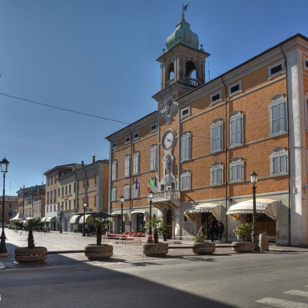 Il Palazzo Municipale di piazza Verdi prima del 20 maggio 2012