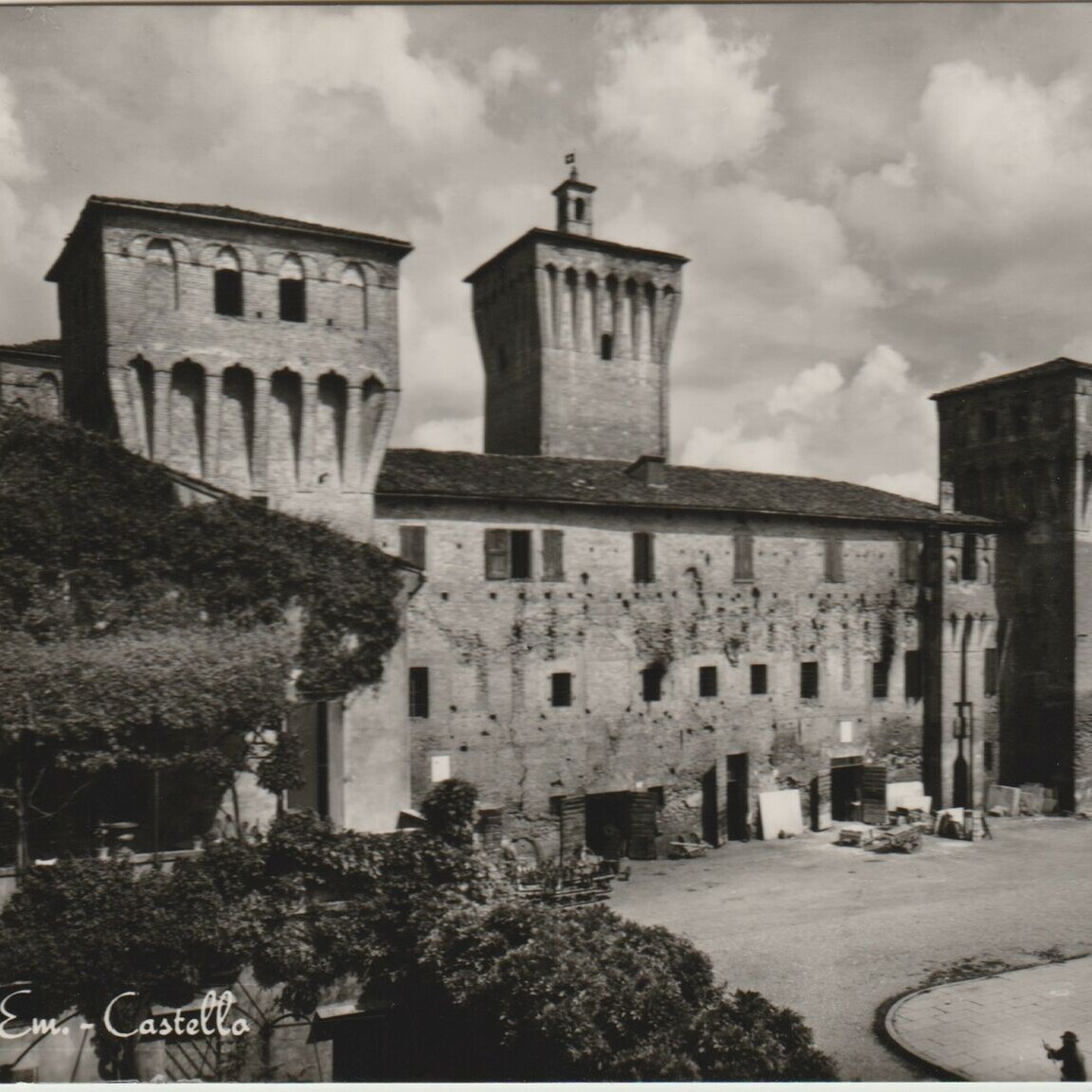 Il Castello delle Rocche in una cartolina degli anni Cinquanta