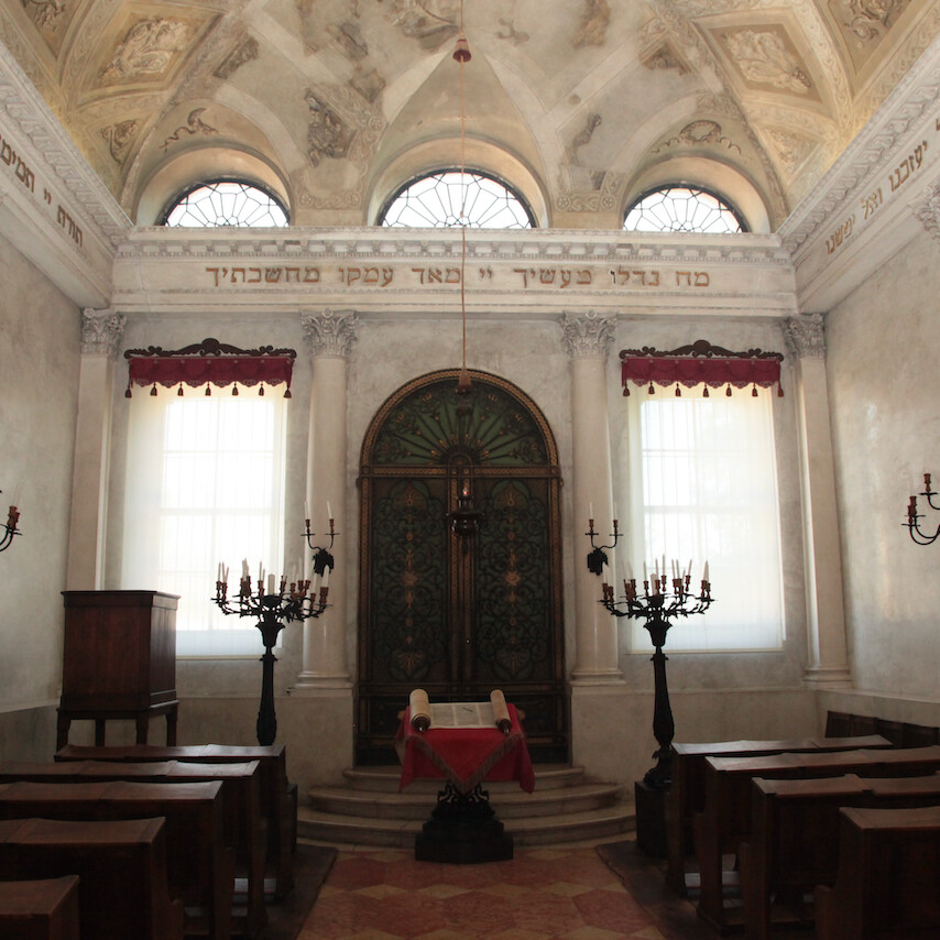 L’interno della Sinagoga