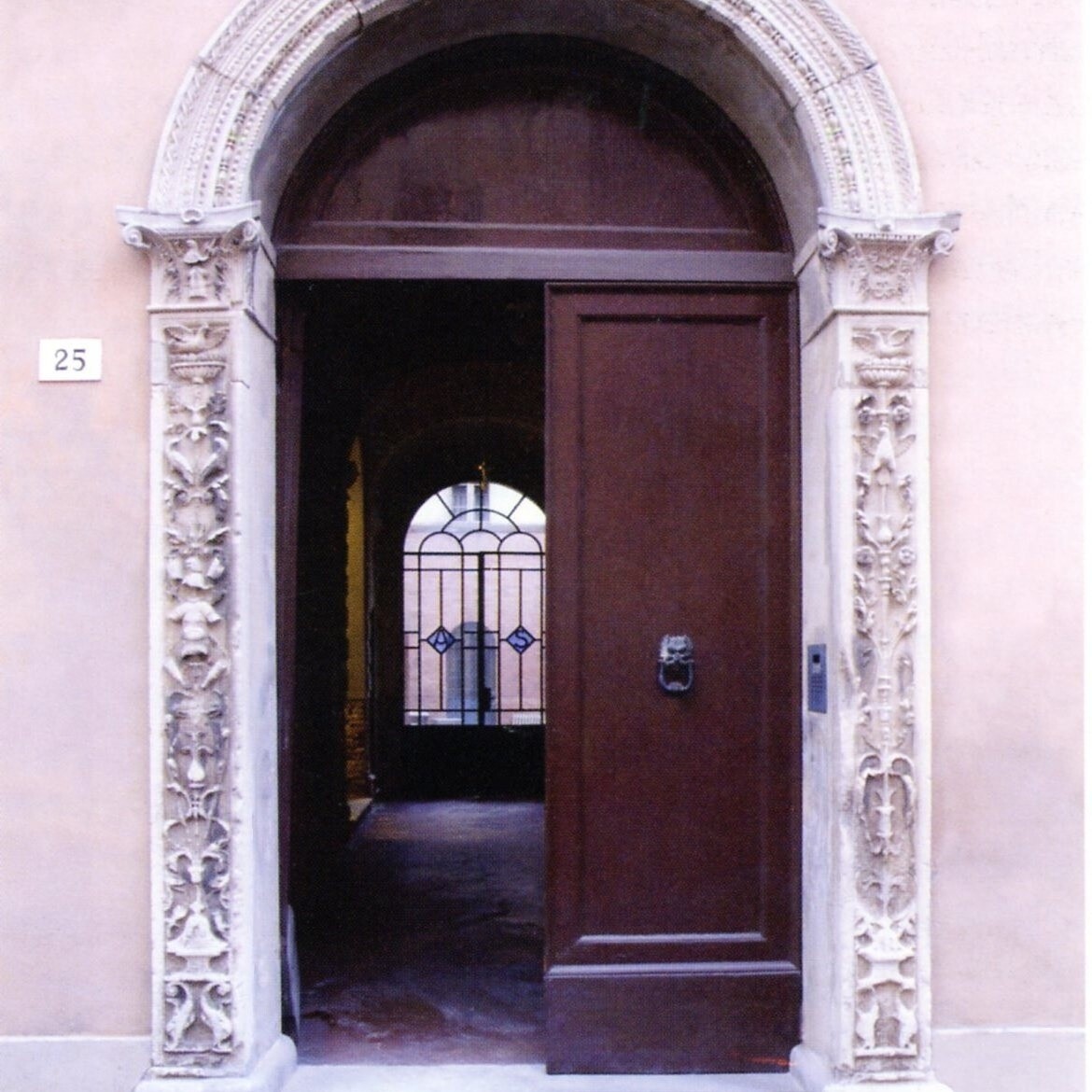 Portale cinquecentesco d’ingresso di Casa Saffi che ha dato i natali ad Aurelio Saffi, oggi sede dell’Istituto Storico di Forlì Cesena