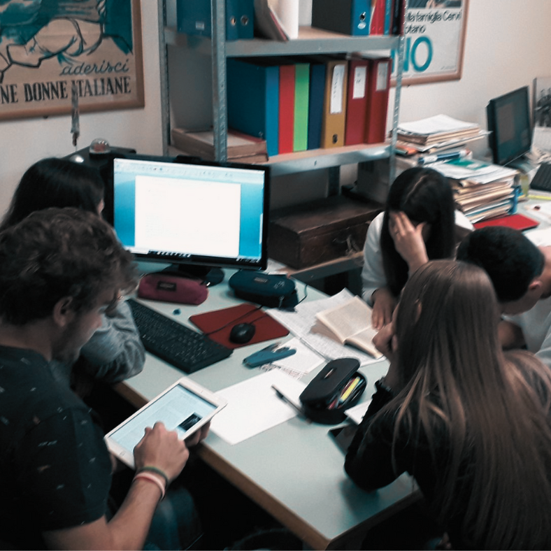 Laboratorio sulle fonti con gli studenti